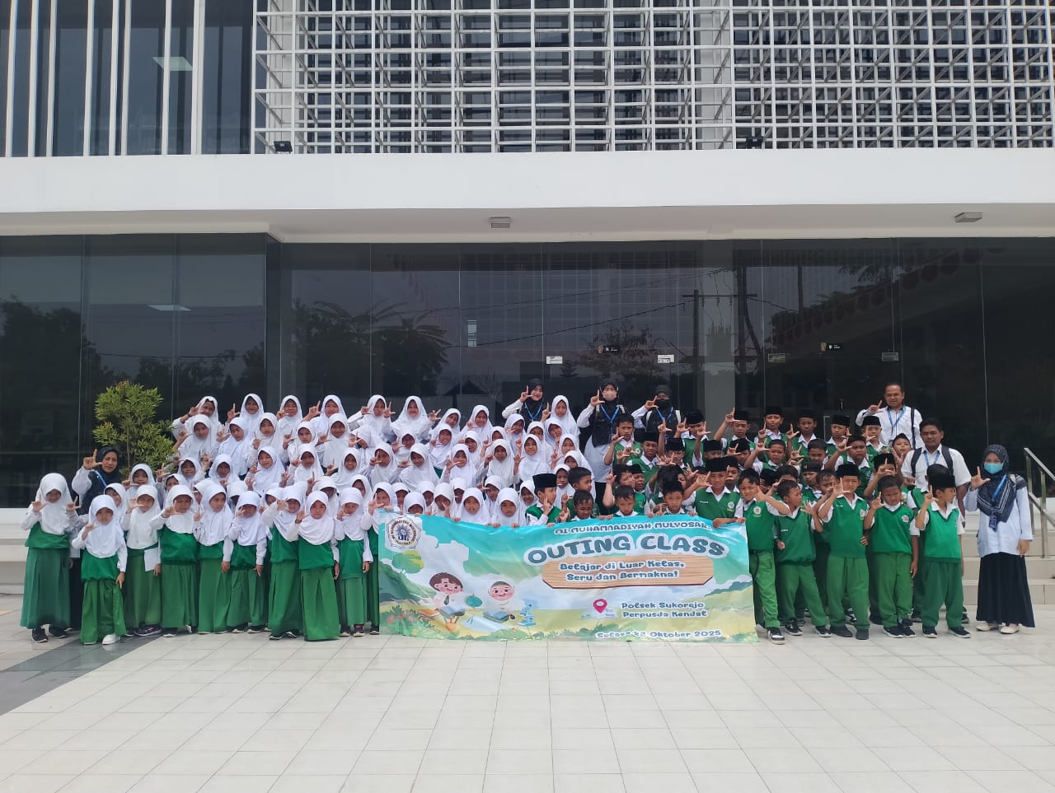 Peringati Hari Sumpah Pemuda, MI Muhammadiyah Mulyosari Gelar Outing Class dan Kunjungan ke Perpustakaan Daerah Kendal