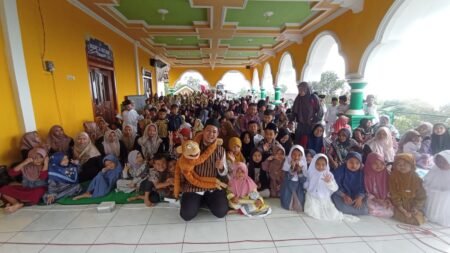 Dongeng Edukatif Warnai Peringatan Isra Mi’raj dan Tarhib Ramadhan di MI Muhammadiyah Mulyosari